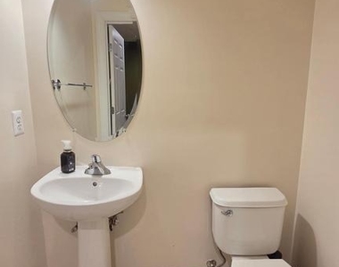 3547 Goddard Way - Photo Thumbnail 10