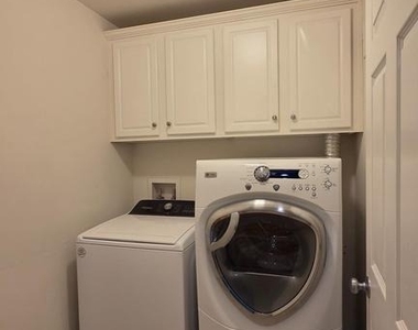 3547 Goddard Way - Photo Thumbnail 8