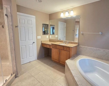 3547 Goddard Way - Photo Thumbnail 7