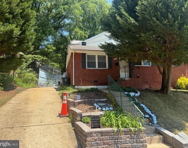 1813 S Stafford Street - Photo Thumbnail 1