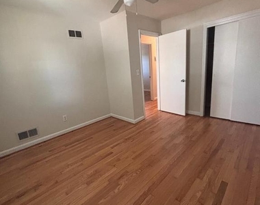 1813 S Stafford Street - Photo Thumbnail 7