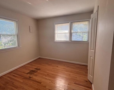1813 S Stafford Street - Photo Thumbnail 6
