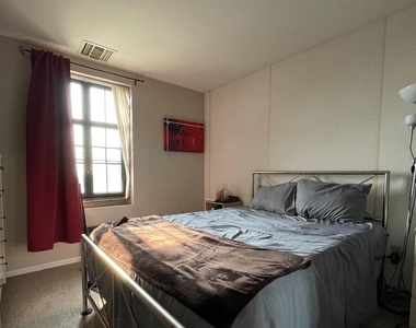 1601 Spring Garden Street - Photo Thumbnail 3