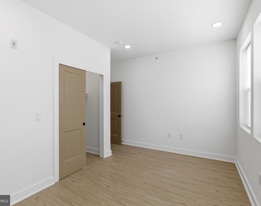 4021 Brown Street - Photo Thumbnail 6
