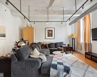 1637 Poplar Street - Photo Thumbnail 3