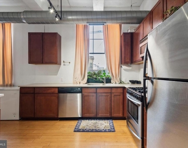 1637 Poplar Street - Photo Thumbnail 10