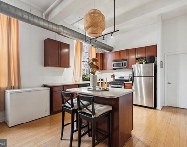 1637 Poplar Street - Photo Thumbnail 7