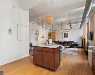 1637 Poplar Street - Photo Thumbnail 5