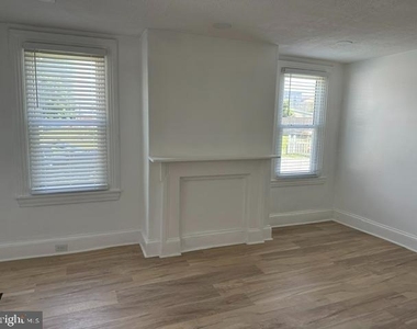 465 Cinnaminson Street - Photo Thumbnail 3