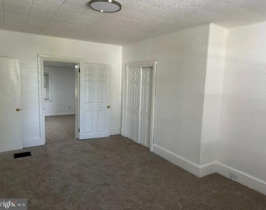 465 Cinnaminson Street - Photo Thumbnail 4