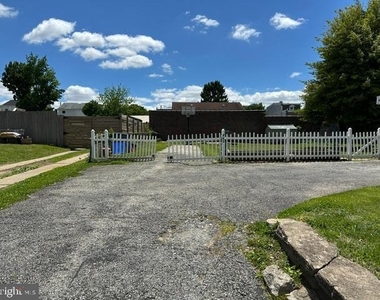 465 Cinnaminson Street - Photo Thumbnail 15