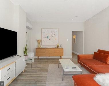 752 S 9th Street - Photo Thumbnail 2
