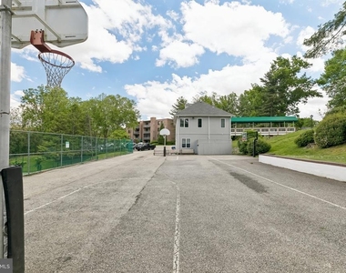 1740 Oakwood Terrace - Photo Thumbnail 42