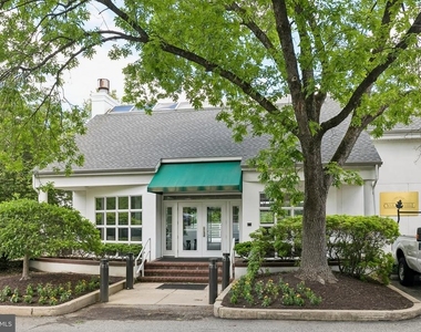 1740 Oakwood Terrace - Photo Thumbnail 45