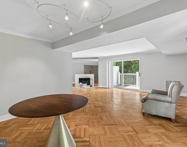 1740 Oakwood Terrace - Photo Thumbnail 5