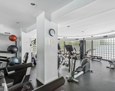 1740 Oakwood Terrace - Photo Thumbnail 30