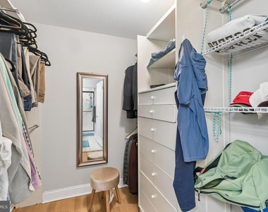 1740 Oakwood Terrace - Photo Thumbnail 24