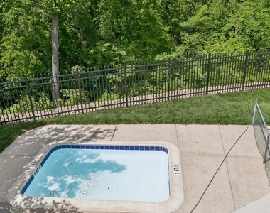 1740 Oakwood Terrace - Photo Thumbnail 37