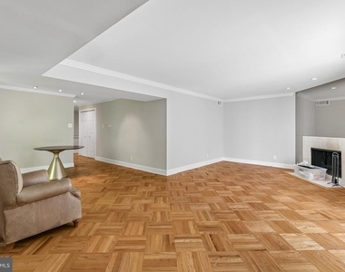 1740 Oakwood Terrace - Photo Thumbnail 7