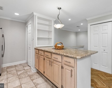 1740 Oakwood Terrace - Photo Thumbnail 4