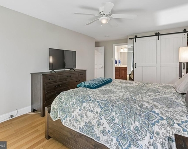 1740 Oakwood Terrace - Photo Thumbnail 19