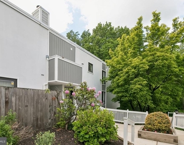1740 Oakwood Terrace - Photo Thumbnail 28