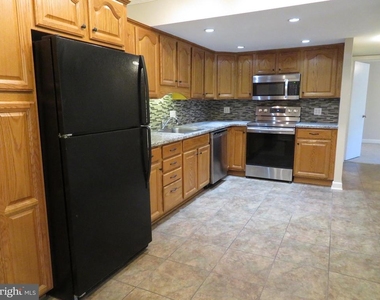 126 Berwick Place - Photo Thumbnail 5