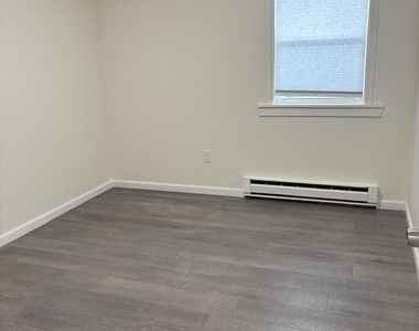 532 N Easton Road - Photo Thumbnail 4