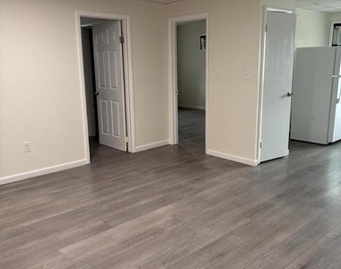 532 N Easton Road - Photo Thumbnail 6