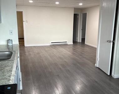 532 N Easton Road - Photo Thumbnail 1