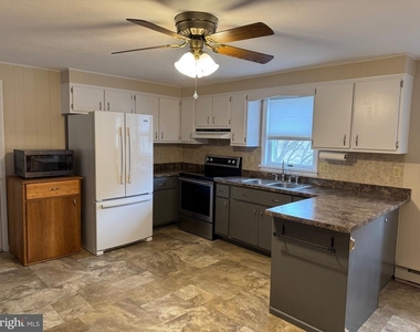 1009 Dry Wells Road - Photo Thumbnail 7