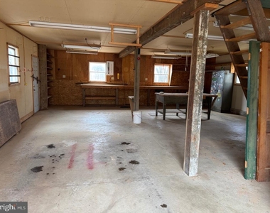 1009 Dry Wells Road - Photo Thumbnail 16
