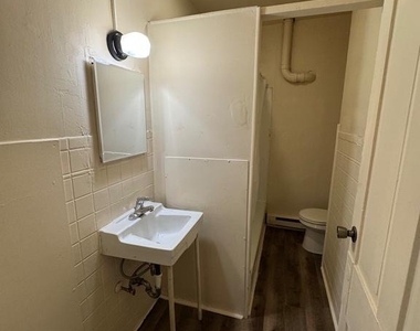 442 E King Street - Photo Thumbnail 3