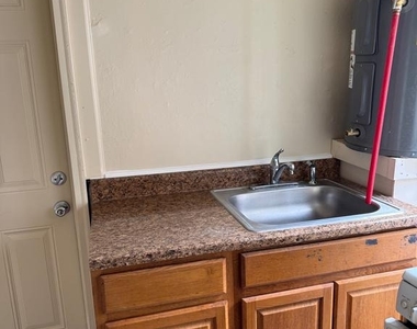 442 E King Street - Photo Thumbnail 6
