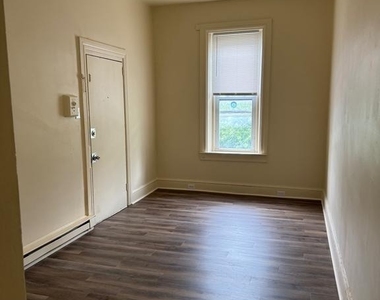 442 E King Street - Photo Thumbnail 1