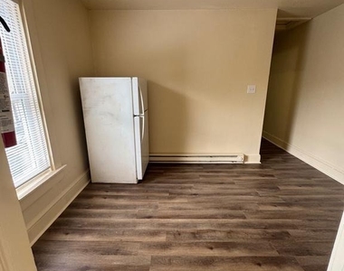 442 E King Street - Photo Thumbnail 4