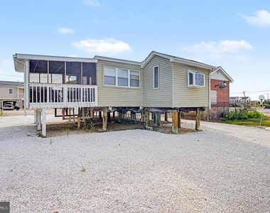 1022 South Green Street - Photo Thumbnail 4