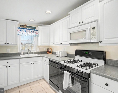1022 South Green Street - Photo Thumbnail 17