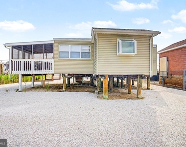 1022 South Green Street - Photo Thumbnail 5