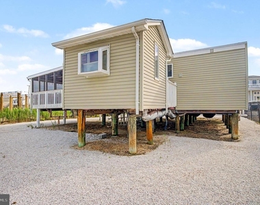 1022 South Green Street - Photo Thumbnail 6