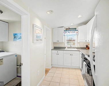 1022 South Green Street - Photo Thumbnail 18