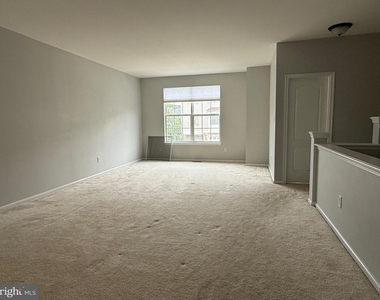 121 Acorn Drive - Photo Thumbnail 11