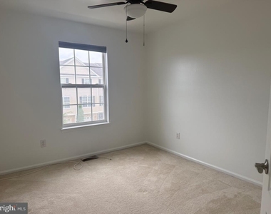 121 Acorn Drive - Photo Thumbnail 1