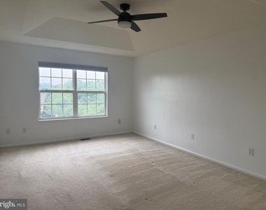 121 Acorn Drive - Photo Thumbnail 5