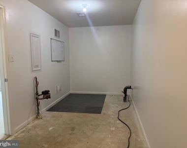 121 Acorn Drive - Photo Thumbnail 16