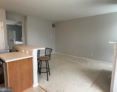 121 Acorn Drive - Photo Thumbnail 8
