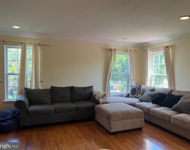 95 Roosevelt Boulevard - Photo Thumbnail 3