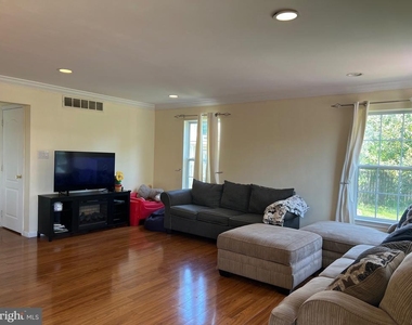 95 Roosevelt Boulevard - Photo Thumbnail 2