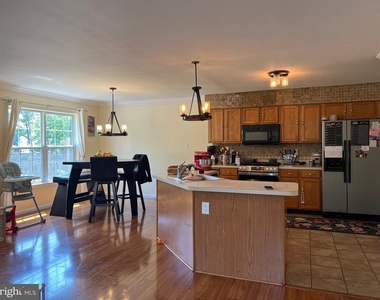 95 Roosevelt Boulevard - Photo Thumbnail 5