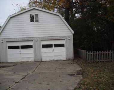 808 Pauline Boulevard - Photo Thumbnail 14
